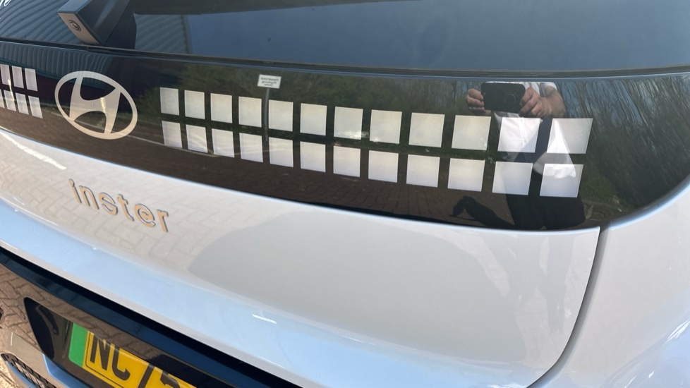 Hyundai INSTER 85kW 02 49kWh 5dr Auto Electric Hatchback - Image 30