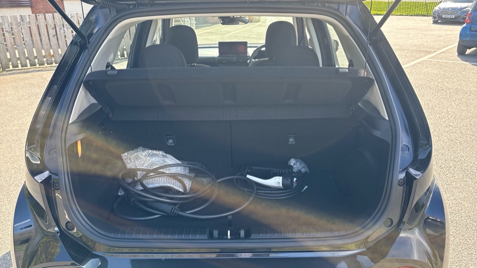 Hyundai INSTER 85kW 01 49kWh 5dr Auto Electric Hatchback - Image 4