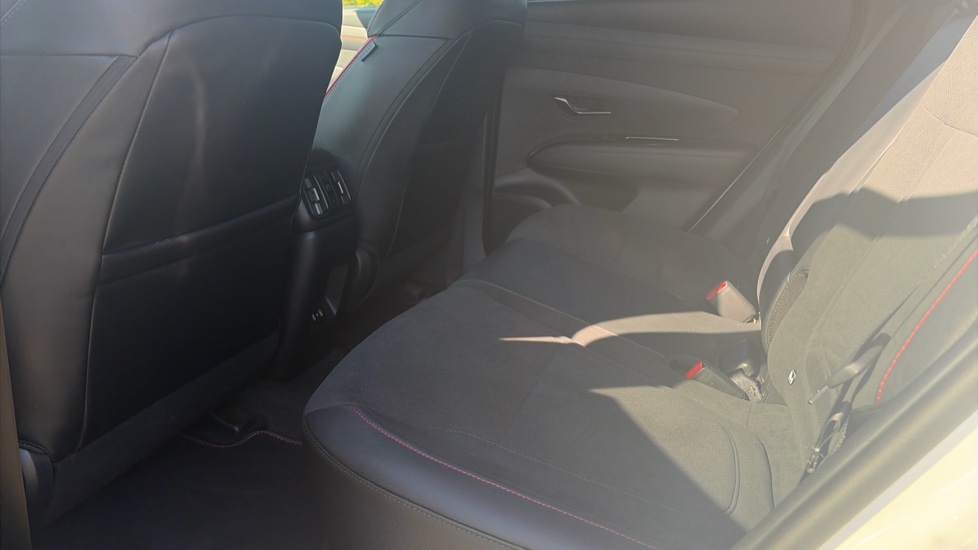 Hyundai TUCSON 1.6T Plug-in Hybrid N Line Edition 5dr Auto Estate - Image 16