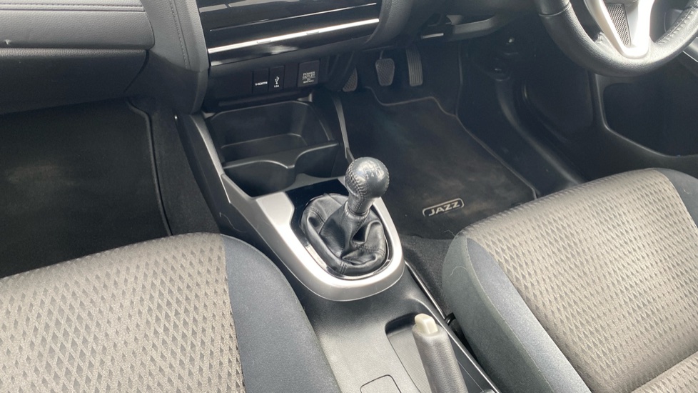 Honda Jazz 1.3 i-VTEC EX Navi 5dr Petrol Hatchback - Image 13