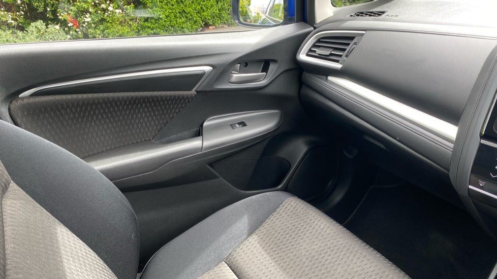 Honda Jazz 1.3 i-VTEC EX Navi 5dr Petrol Hatchback - Image 34