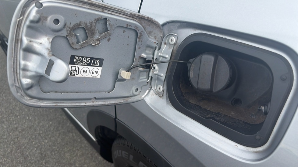 Honda CR-V 2.0 i-MMD Hybrid SE 2WD 5dr eCVT Hybrid Estate - Image 28