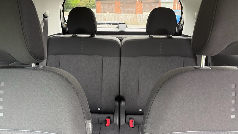 Hyundai INSTER 85kW 02 49kWh 5dr Auto Electric Hatchback - Image 15