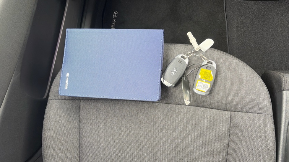 Hyundai INSTER 85kW 02 49kWh 5dr Auto Electric Hatchback - Image 19