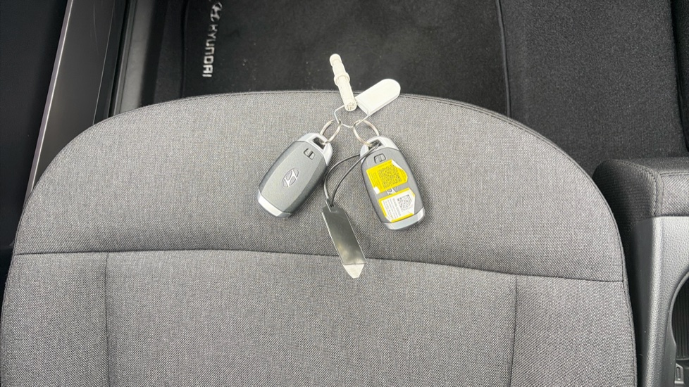 Hyundai INSTER 85kW 02 49kWh 5dr Auto Electric Hatchback - Image 20