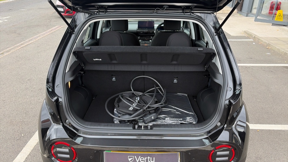 Hyundai INSTER 71kW 01 42kWh 5dr Auto Electric Hatchback - Image 4