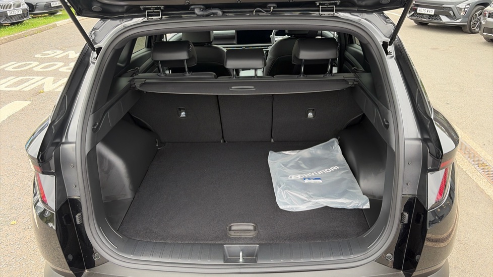 Hyundai TUCSON 1.6T Plug-in Hybrid Black Line 5dr Auto Estate - Image 4