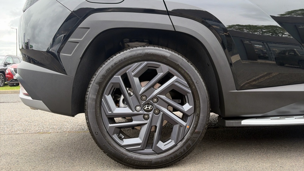 Hyundai TUCSON 1.6T Plug-in Hybrid Black Line 5dr Auto Estate - Image 7