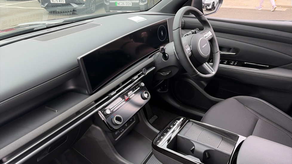 Hyundai TUCSON 1.6T Plug-in Hybrid Black Line 5dr Auto Estate - Image 9