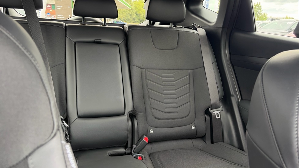 Hyundai TUCSON 1.6T Plug-in Hybrid Black Line 5dr Auto Estate - Image 15