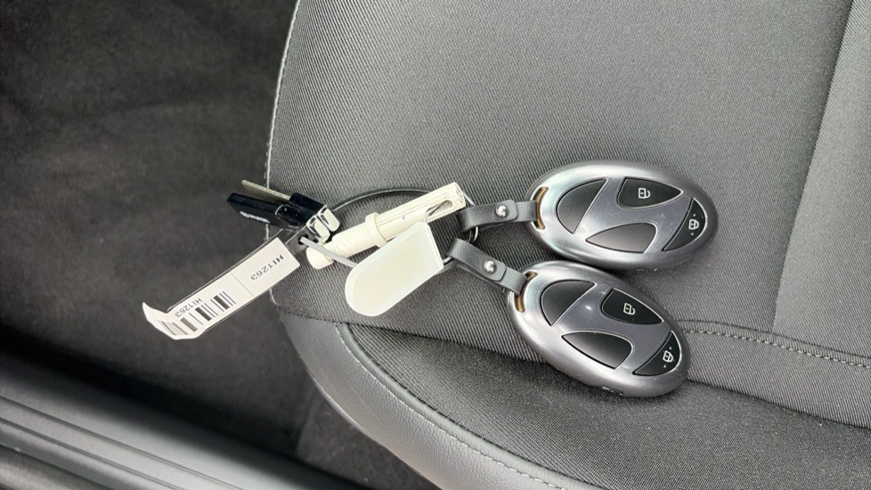Hyundai TUCSON 1.6T Plug-in Hybrid Black Line 5dr Auto Estate - Image 20