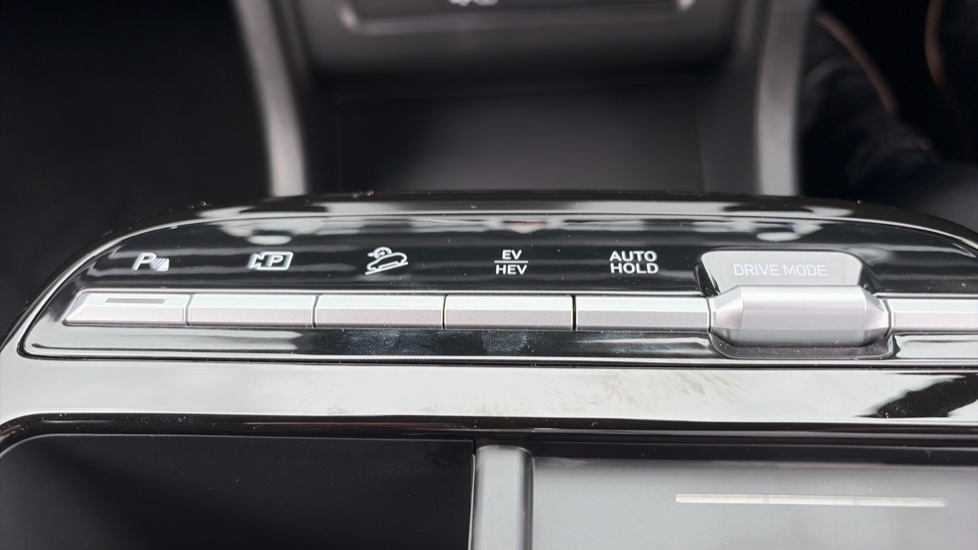 Hyundai TUCSON 1.6T Plug-in Hybrid Black Line 5dr Auto Estate - Image 23