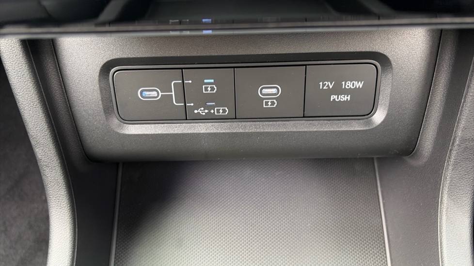 Hyundai TUCSON 1.6T Plug-in Hybrid Black Line 5dr Auto Estate - Image 24