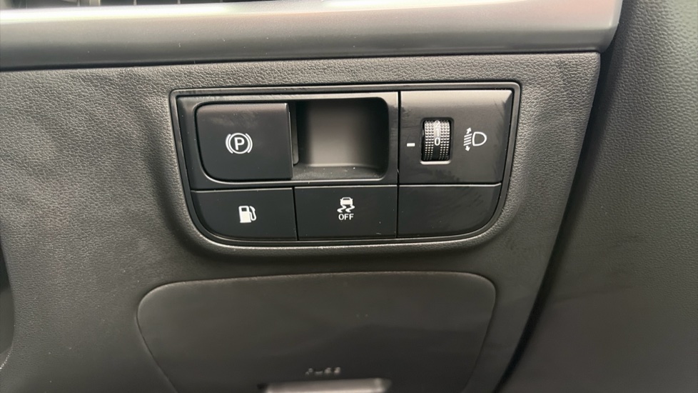 Hyundai TUCSON 1.6T Plug-in Hybrid Black Line 5dr Auto Estate - Image 31