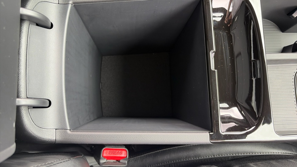 Hyundai TUCSON 1.6T Plug-in Hybrid Black Line 5dr Auto Estate - Image 34