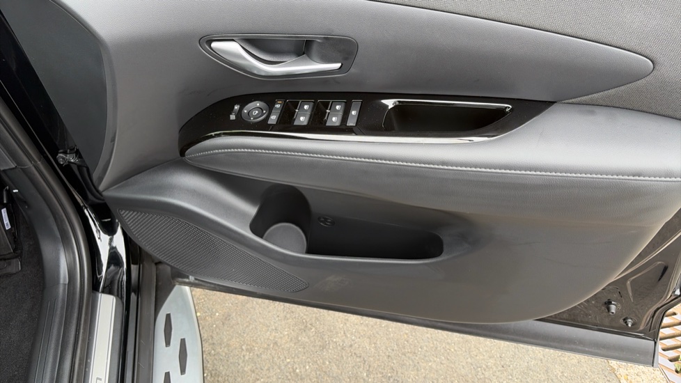 Hyundai TUCSON 1.6T Plug-in Hybrid Black Line 5dr Auto Estate - Image 38