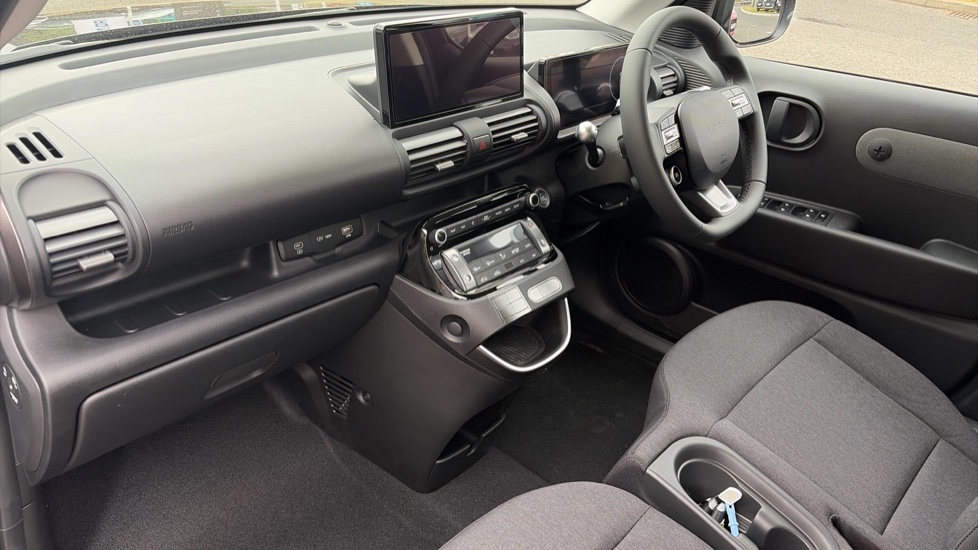 Hyundai INSTER 71kW 01 42kWh 5dr Auto Electric Hatchback - Image 9