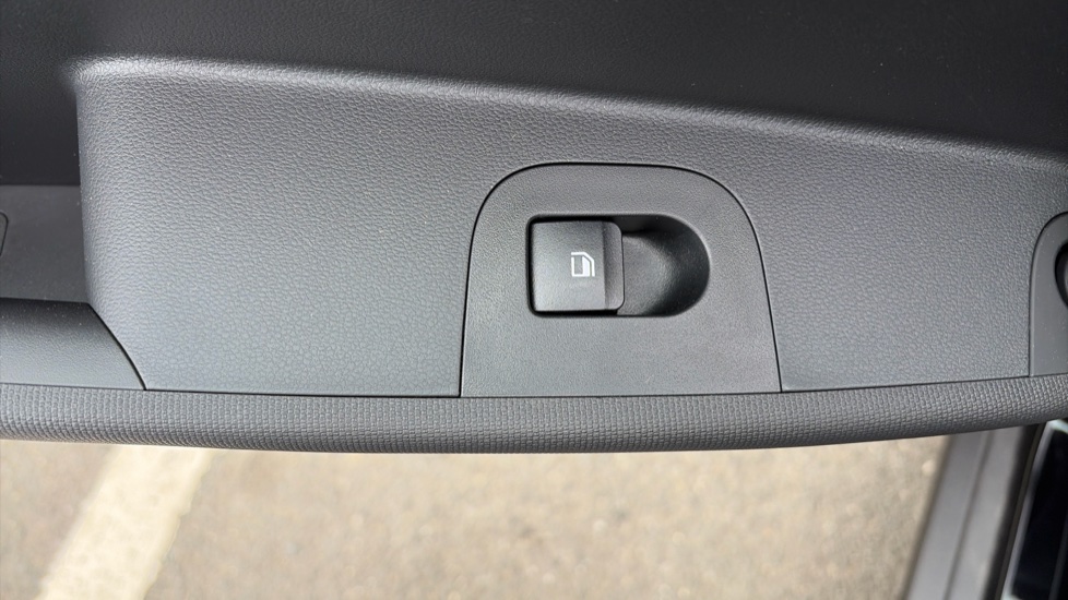 Hyundai INSTER 71kW 01 42kWh 5dr Auto Electric Hatchback - Image 29