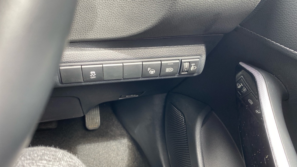 Toyota Corolla 1.8 VVT-i Hybrid Design 5dr CVT Hybrid Hatchback - Image 23