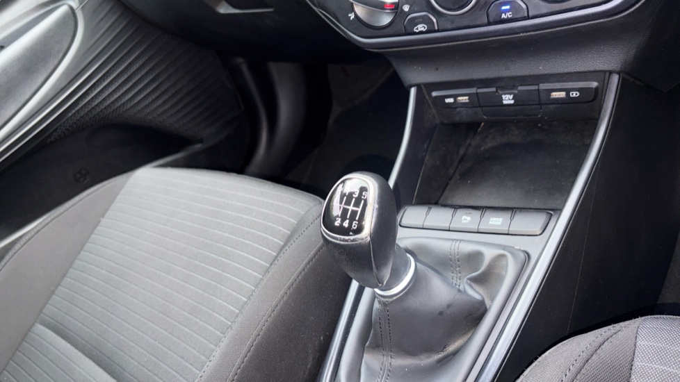 Hyundai i20 1.0T GDi 48V MHD SE Connect 5dr Petrol Hatchback - Image 13
