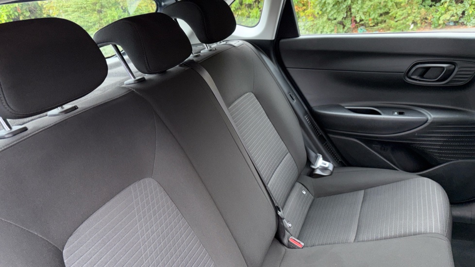 Hyundai i20 1.0T GDi 48V MHD SE Connect 5dr Petrol Hatchback - Image 16