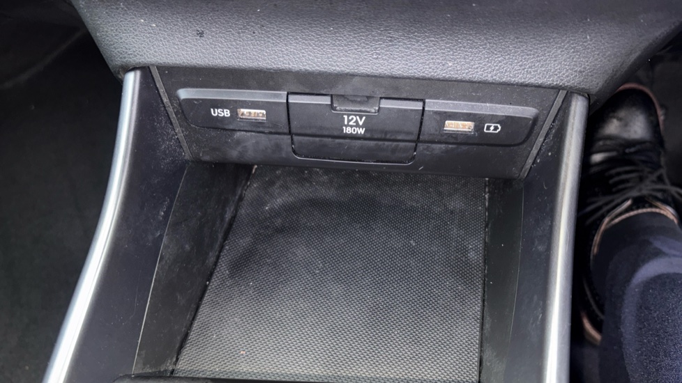 Hyundai i20 1.0T GDi 48V MHD SE Connect 5dr Petrol Hatchback - Image 28