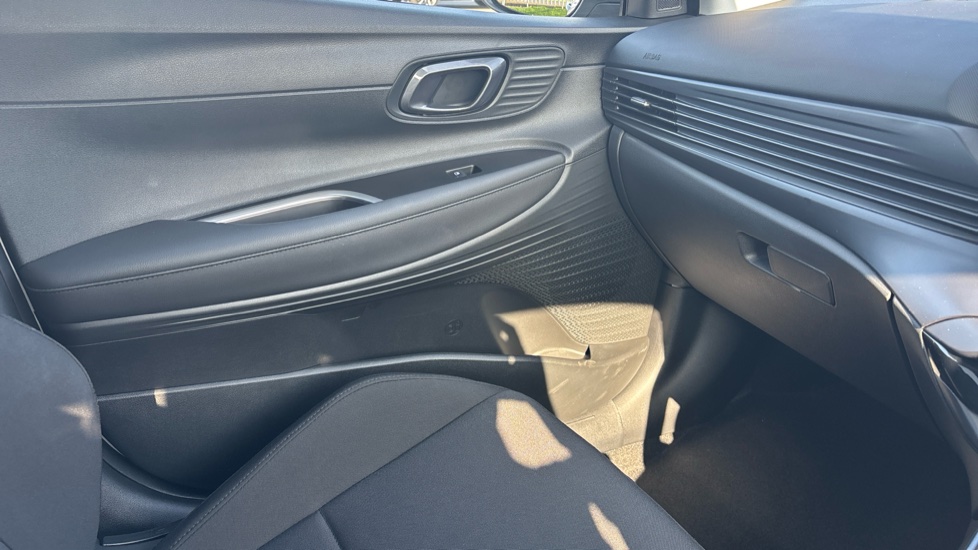 Hyundai BAYON 1.0 TGDi [90] Tech Line 5dr Petrol Hatchback - Image 32
