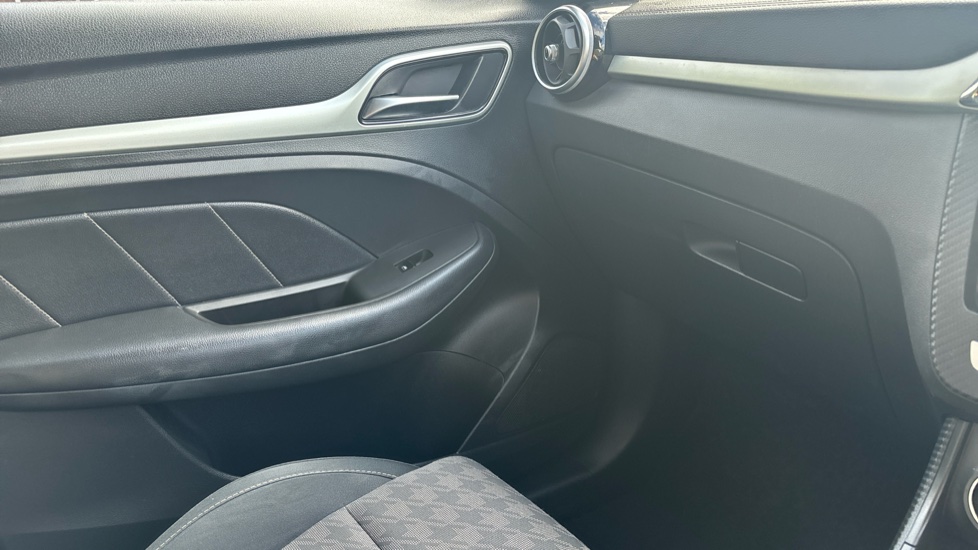MG ZS 1.5 VTi-TECH Excite 5dr Petrol Hatchback - Image 36