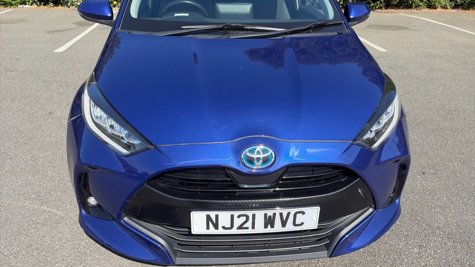 Toyota Yaris 1.5 Hybrid Design 5dr CVT Hybrid Hatchback - Image 8