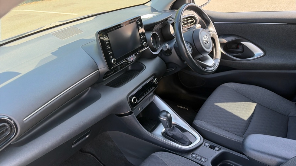 Toyota Yaris 1.5 Hybrid Design 5dr CVT Hybrid Hatchback - Image 9