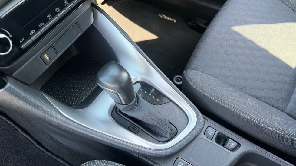 Toyota Yaris 1.5 Hybrid Design 5dr CVT Hybrid Hatchback - Image 13