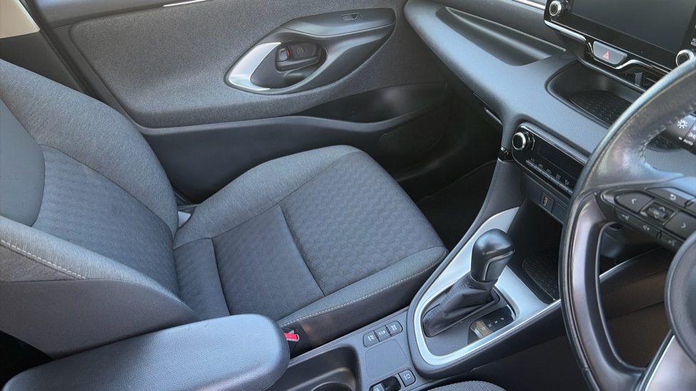 Toyota Yaris 1.5 Hybrid Design 5dr CVT Hybrid Hatchback - Image 14