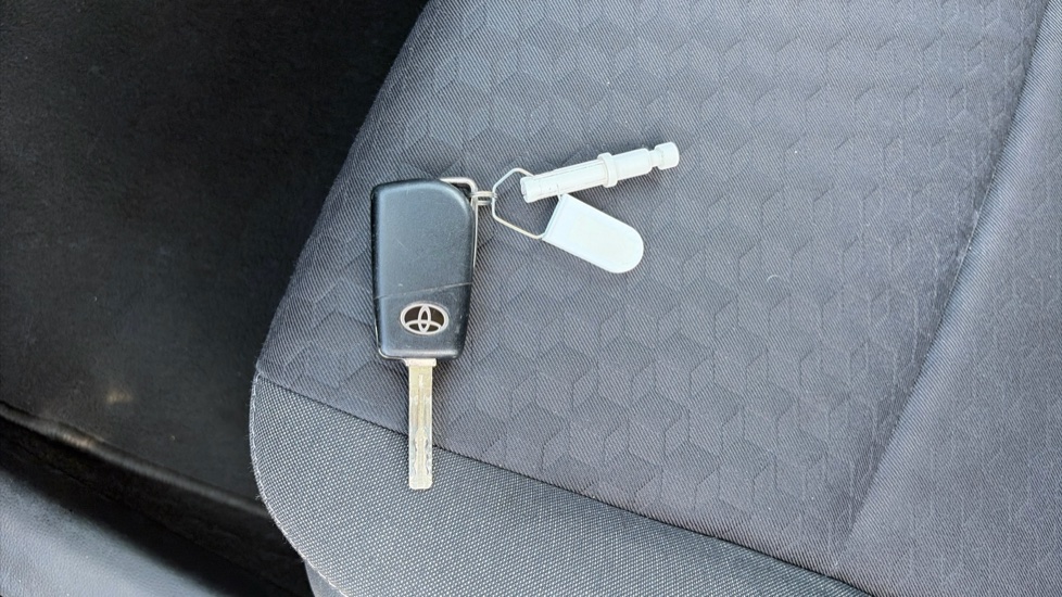Toyota Yaris 1.5 Hybrid Design 5dr CVT Hybrid Hatchback - Image 20