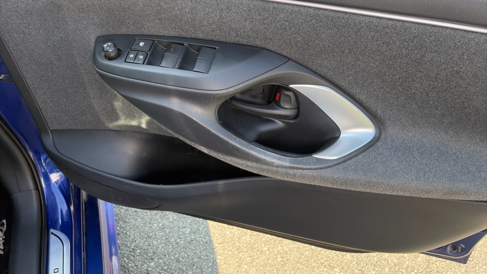 Toyota Yaris 1.5 Hybrid Design 5dr CVT Hybrid Hatchback - Image 25