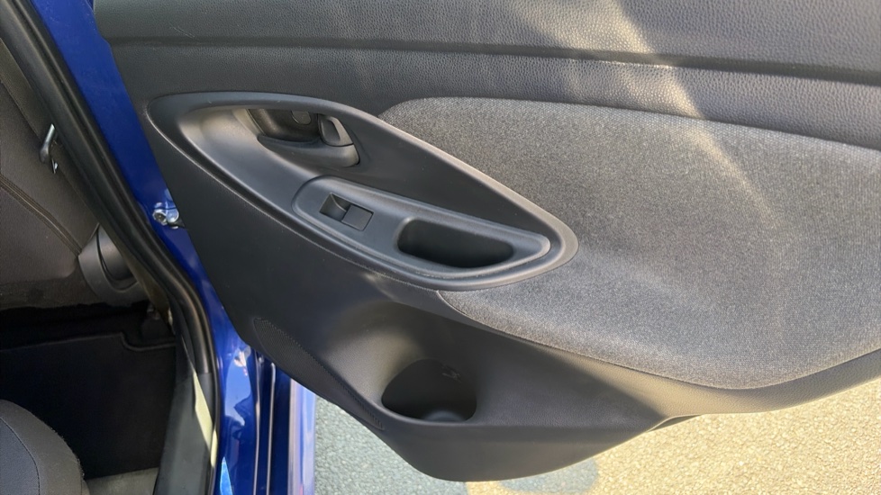 Toyota Yaris 1.5 Hybrid Design 5dr CVT Hybrid Hatchback - Image 27