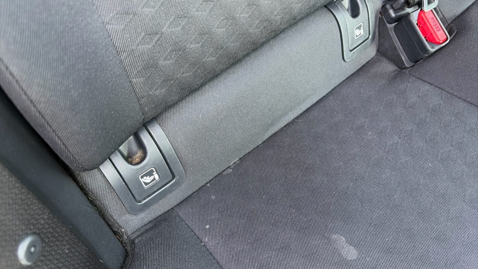 Toyota Yaris 1.5 Hybrid Design 5dr CVT Hybrid Hatchback - Image 28