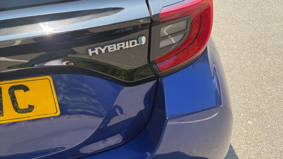 Toyota Yaris 1.5 Hybrid Design 5dr CVT Hybrid Hatchback - Image 31