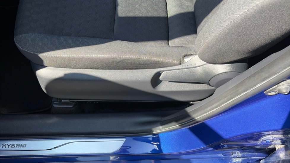 Toyota Yaris 1.5 Hybrid Design 5dr CVT Hybrid Hatchback - Image 36