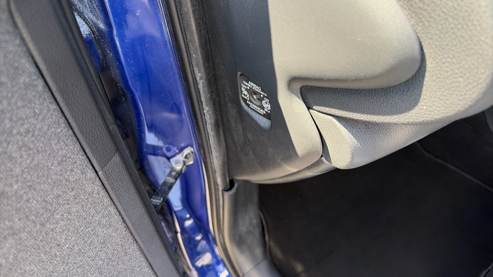 Toyota Yaris 1.5 Hybrid Design 5dr CVT Hybrid Hatchback - Image 37