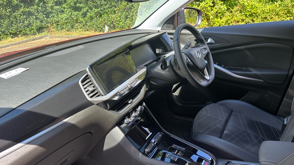 Vauxhall Grandland 1.2 Hybrid [136] Ultimate 5dr e-DCT6 Petrol Hatchback - Image 9