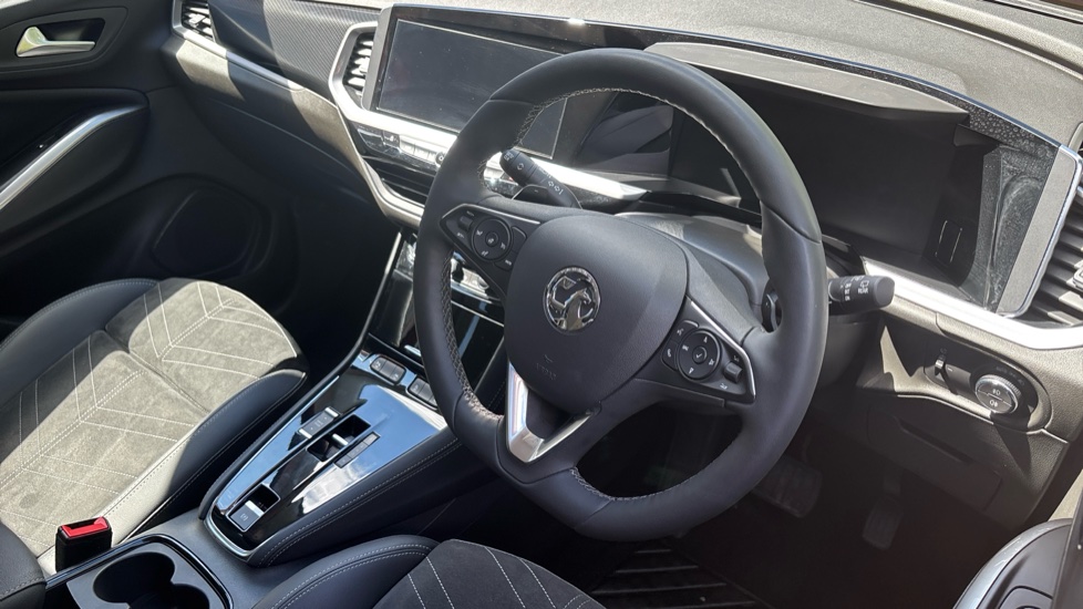 Vauxhall Grandland 1.2 Hybrid [136] Ultimate 5dr e-DCT6 Petrol Hatchback - Image 11