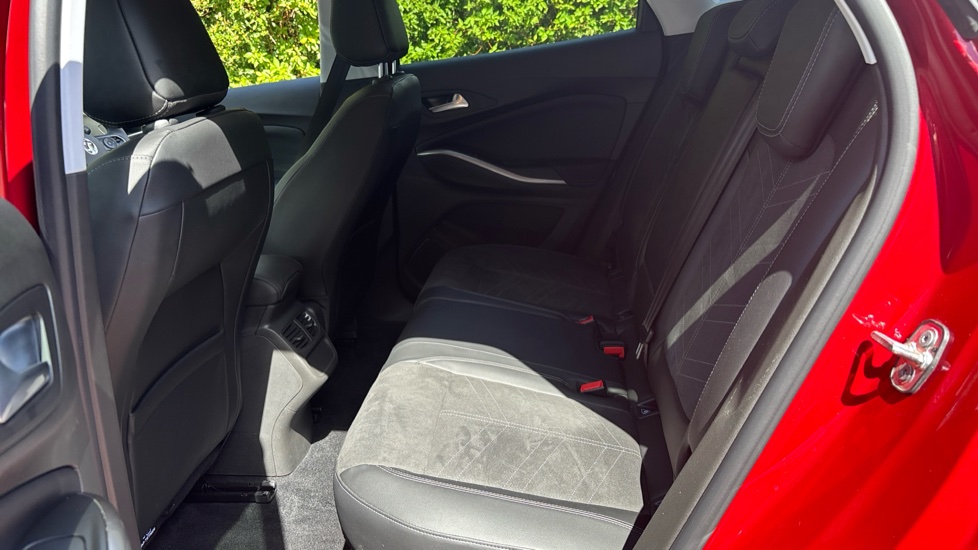 Vauxhall Grandland 1.2 Hybrid [136] Ultimate 5dr e-DCT6 Petrol Hatchback - Image 16