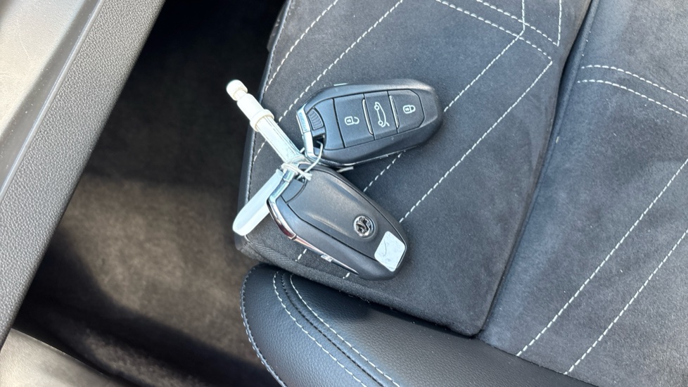 Vauxhall Grandland 1.2 Hybrid [136] Ultimate 5dr e-DCT6 Petrol Hatchback - Image 20