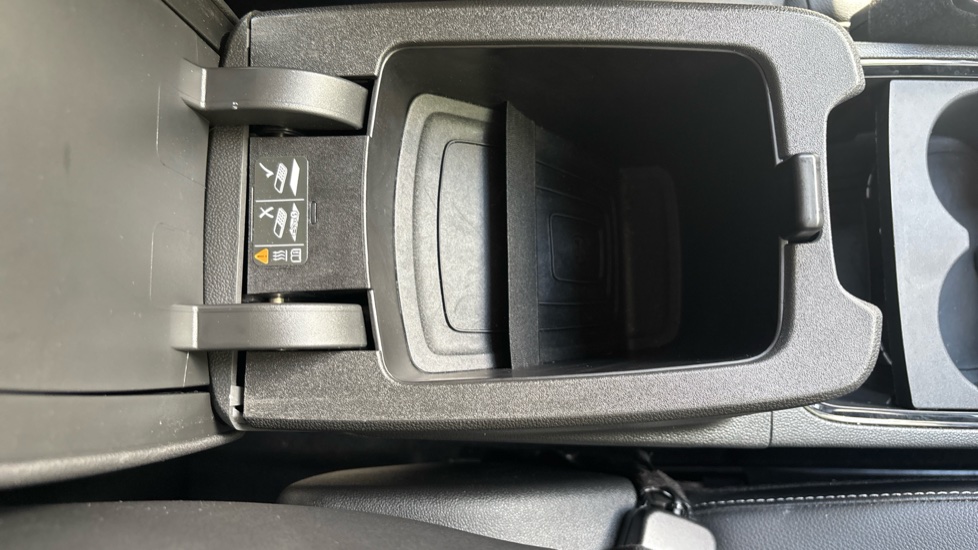 Vauxhall Grandland 1.2 Hybrid [136] Ultimate 5dr e-DCT6 Petrol Hatchback - Image 26