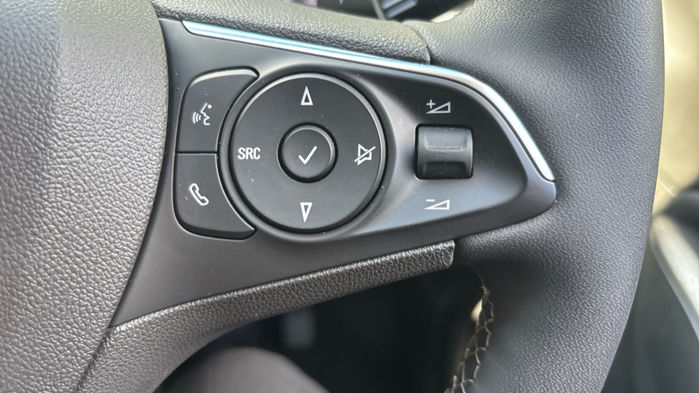 Vauxhall Grandland 1.2 Hybrid [136] Ultimate 5dr e-DCT6 Petrol Hatchback - Image 31