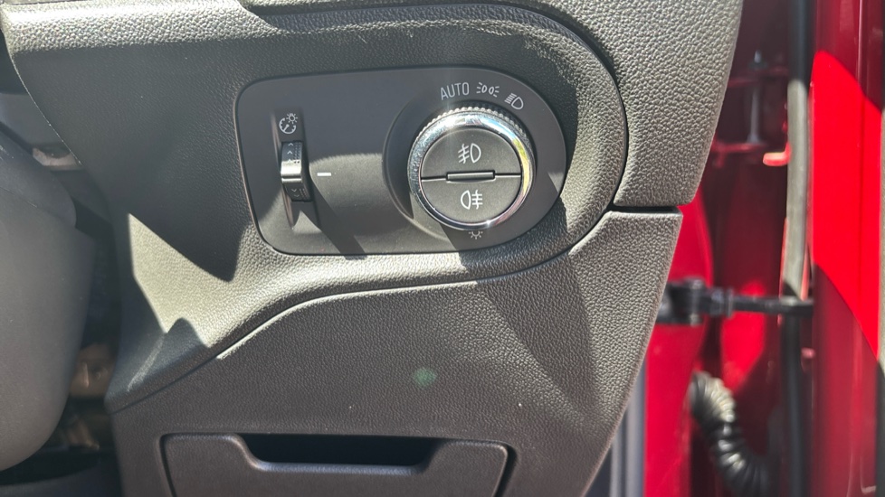 Vauxhall Grandland 1.2 Hybrid [136] Ultimate 5dr e-DCT6 Petrol Hatchback - Image 34