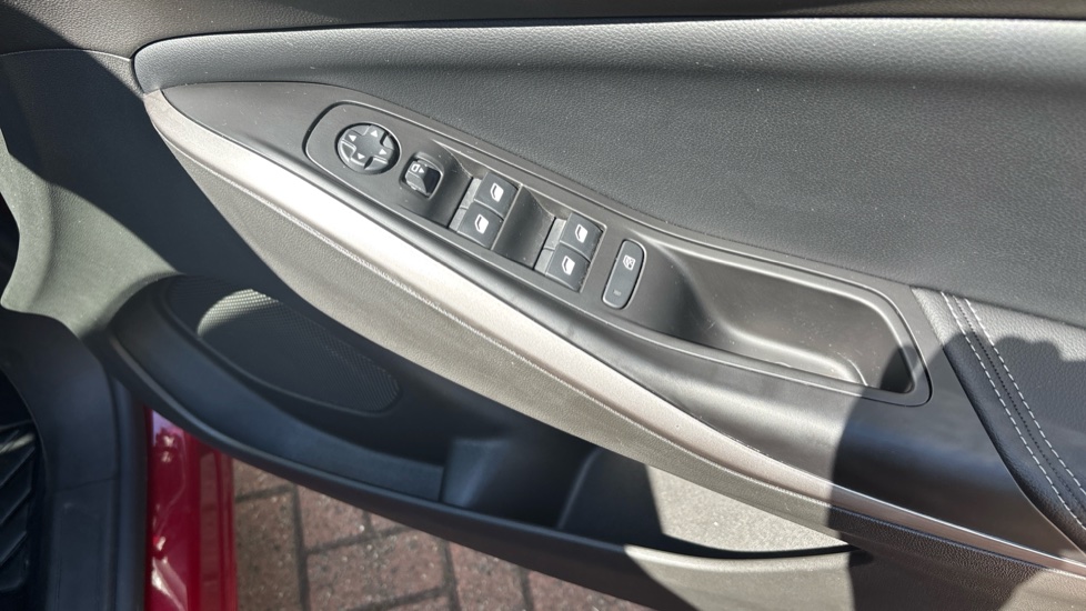 Vauxhall Grandland 1.2 Hybrid [136] Ultimate 5dr e-DCT6 Petrol Hatchback - Image 35