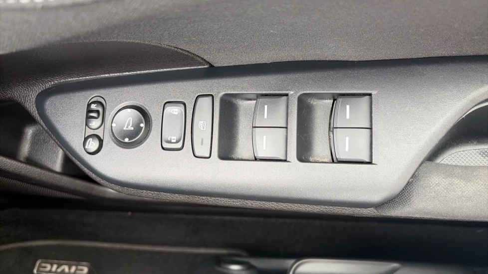 Honda Civic 1.5 VTEC Turbo Sport 5dr Petrol Hatchback - Image 32