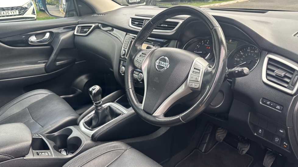 Nissan Qashqai 1.2 DiG-T Tekna [Non-Panoramic] 5dr Petrol Hatchback - Image 11