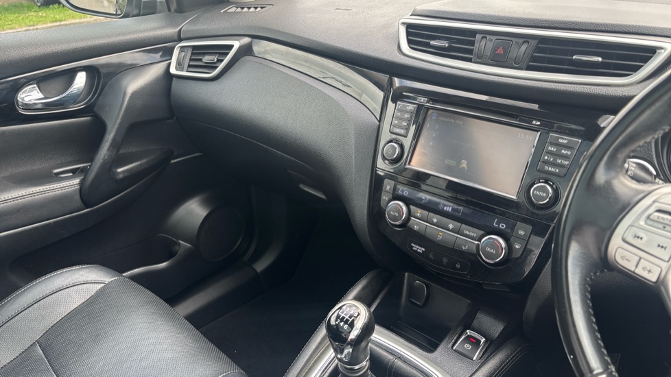 Nissan Qashqai 1.2 DiG-T Tekna [Non-Panoramic] 5dr Petrol Hatchback - Image 14